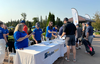 Hydro Ottawa employees sign in golf tournament participants